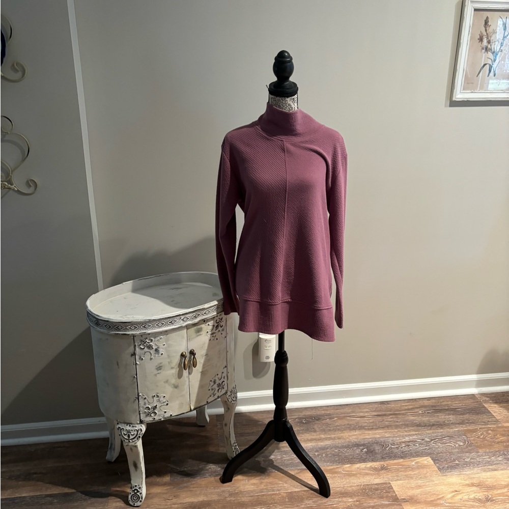 Medium
Like new maybe sweatshirt turtleneck so cute!